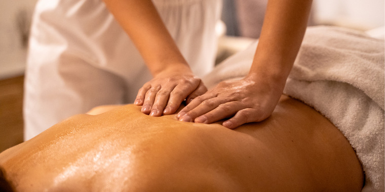 Les bienfaits du massage Hakim - Le massage du dos pour rééquilibrer corps et esprit
