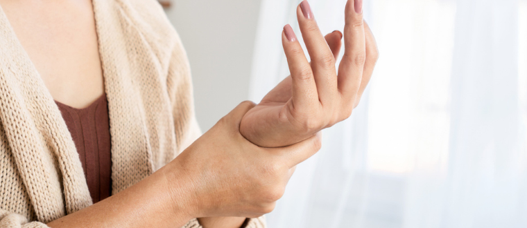 Soulager l'algodystrophie avec la kinésithérapie, les massages et les huiles essentielles