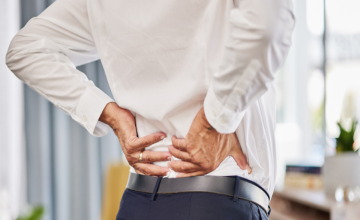 Prévenir et soulager les douleurs lombaires avec le yoga, la gym ballon et l'ostéopathie