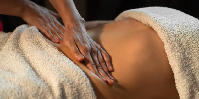 Massage abdominal Chi Nei Tsang pour soulager les symptômes du syndrome de l'intestin irritable