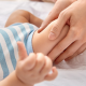 La microkinésithérapie pour soigner les maux des bébés