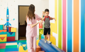 Les bienfaits de la psychomotricité pour les enfants et les personnages âgées